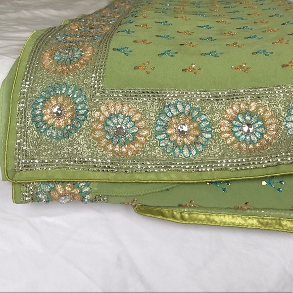 Georgette saree in pistachio green Vintage [firm] - Picture 11 of 15